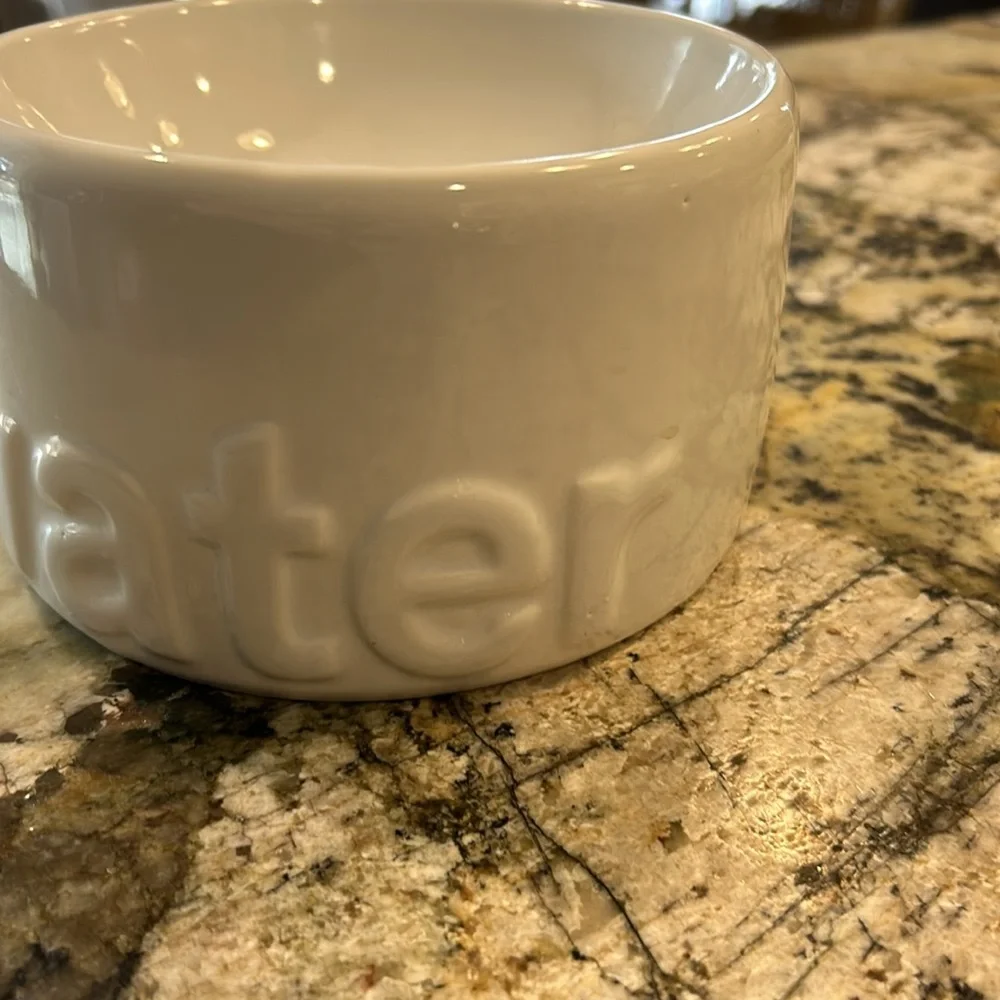 Pet embossed water bowl white ceramic Host Pick🐾🐾